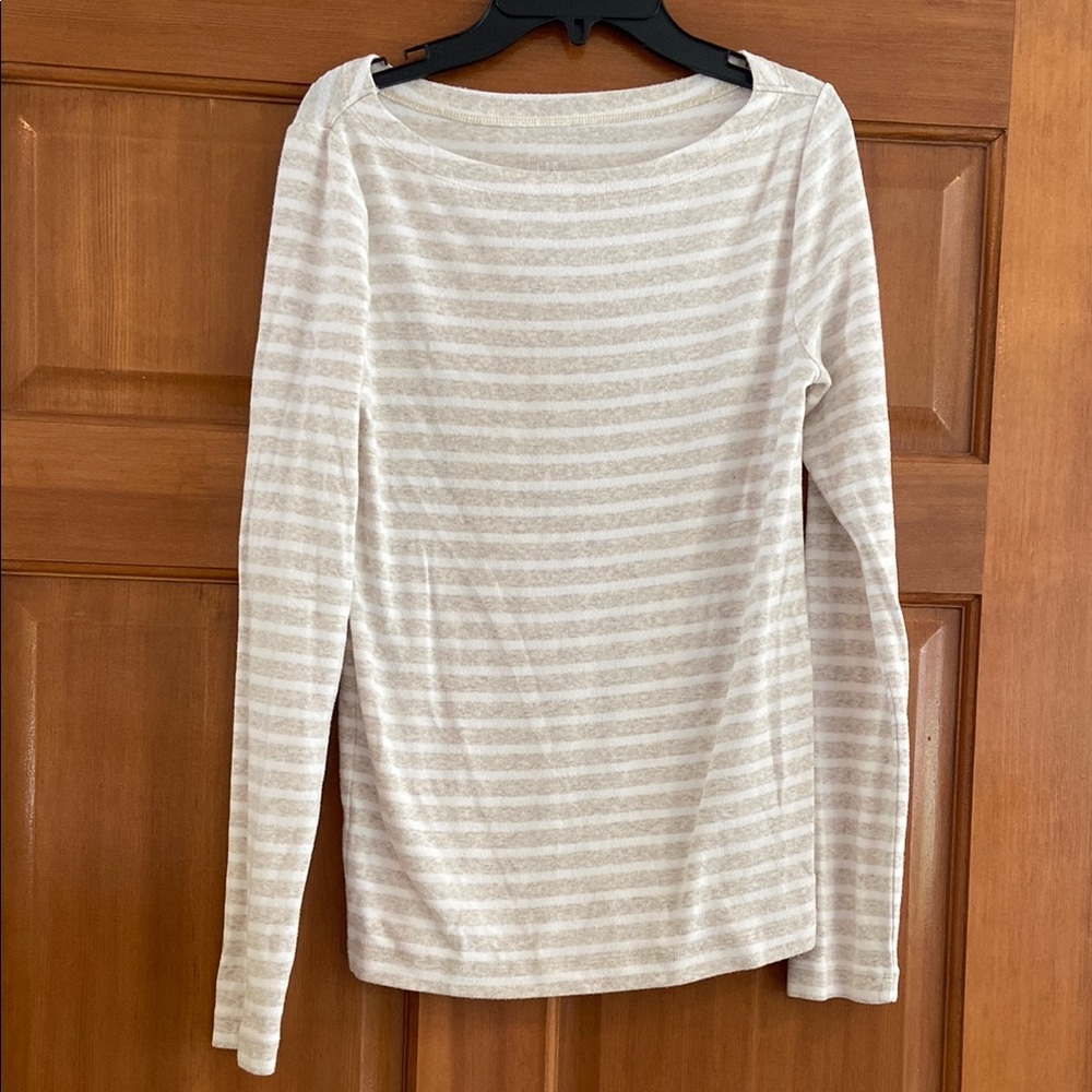 EUC! Women’s size M, GAP Multicolored Fitted Long Sleeve striped shirt!